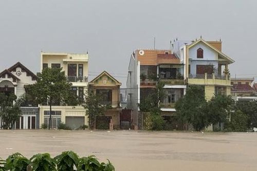 Vẫn còn hơn 33 nghìn ngôi nhà ở miền Trung bị ngập sau bão số 6