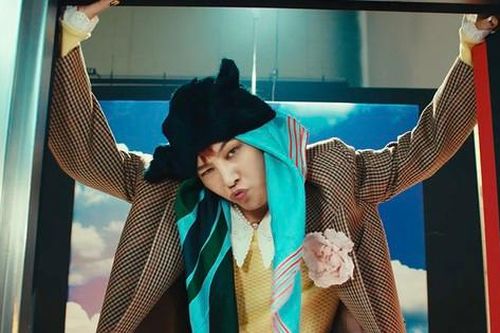 Nghi vấn G-Dragon BIGBANG 'thả thính' track list trong album mới ở MV 'POWER'