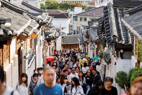 Lệnh giới nghiêm có giảm áp lực quá tải du lịch?