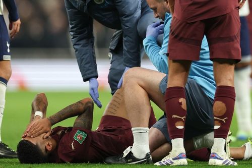 Man City trả giá cho trận thua Tottenham