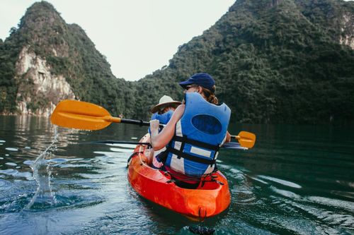 Có gì trong 'tour tỷ phú' trên vịnh Hạ Long