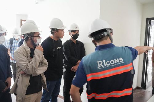Ricons lãi đột biến