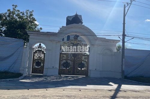 Sau nhiều lần gia hạn, căn biệt thự xây trái phép ở Bình Thuận vẫn chưa tháo dỡ xong