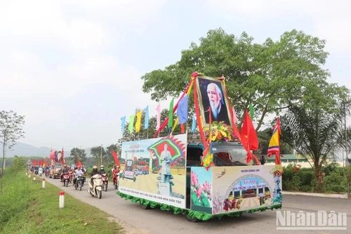 Hải Thượng Lãn Ông Lê Hữu Trác với hai chữ 'Lợi danh'