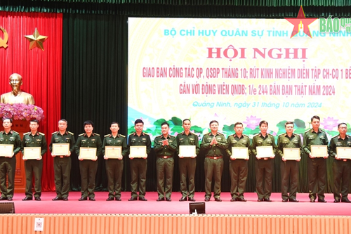 Bộ CHQS tỉnh Quảng Ninh rút kinh nghiệm diễn tập Chỉ huy-Cơ quan 1 bên, 2 cấp