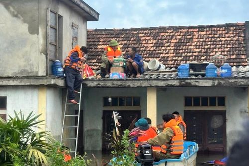 Tập trung triển khai công tác cứu trợ vùng rốn lũ