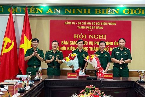 Bàn giao chức vụ Phó Chính ủy Bộ đội Biên phòng TP Đà Nẵng