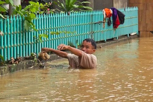 Miền Trung sắp đón nhiều đợt mưa lớn, gây ngập lụt