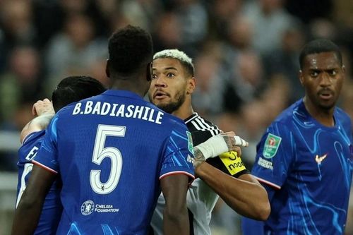 Newcastle 'tiễn' Chelsea khỏi Cup Liên đoàn Anh