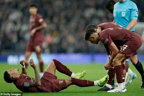 Man City khủng hoảng chấn thương, HLV Pep Guardiola thừa nhận gặp rắc rối lớn