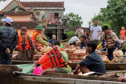 Cứu trợ khẩn cấp người dân Quảng Bình bị thiệt hại nặng nề bởi cơn bão số 6