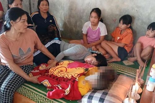 Quảng Bình: Cặp sinh đôi 2 tuổi đuối nước ở sân nhà
