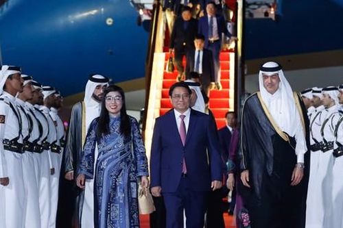 Thủ tướng tới Doha, bắt đầu thăm chính thức Qatar