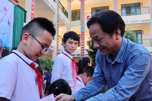 Trao gửi tình thương và nghị lực sống cho các em nhỏ mồ côi ở Lào Cai sau bão Yagi