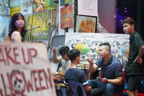 Bạn trẻ hốt bạc nhờ dịch vụ hóa trang Halloween đến khuya