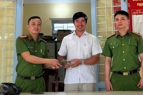 Tài khoản bỗng nhận được 85 triệu, thiếu tá công an lập tức tìm cách trả lại