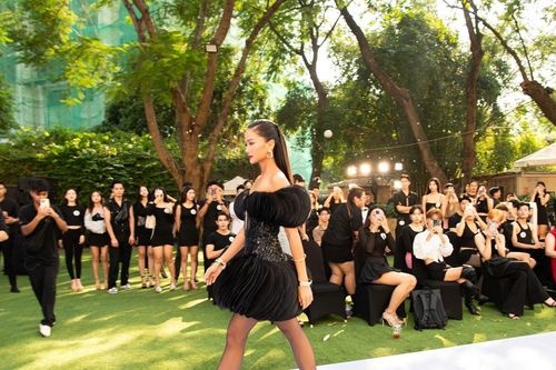H'Hen Niê thị phạm 'chất lừ', tìm người mẫu trình diễn 'Bước chân di sản 2'