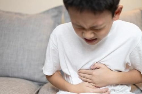 Trẻ mắc sỏi bàng quang hiếm gặp do bố mẹ tự ý chữa tại nhà