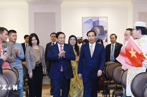 Thủ tướng và Phu nhân gặp cộng đồng người Việt Nam tại Qatar
