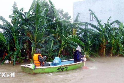 Bắc Bộ ngày nắng, các tỉnh từ Hà Tĩnh đến Quảng Ngãi có mưa rào