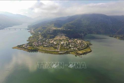 Vẻ đẹp sông Đà mùa nước nổi ở thị xã Mường Lay