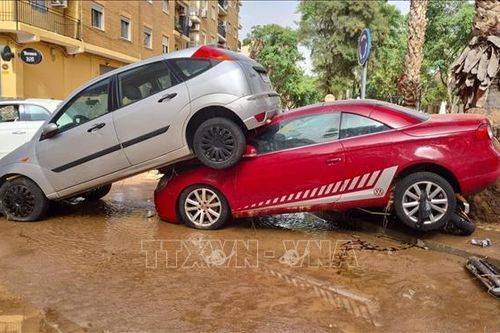 Tây Ban Nha ban bố cảnh báo mới do mưa bão