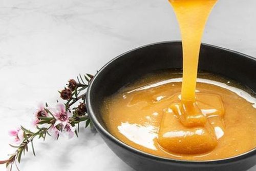 Loại mật ong 'độc lạ' như màu mỡ gà giá 25 triệu/kg