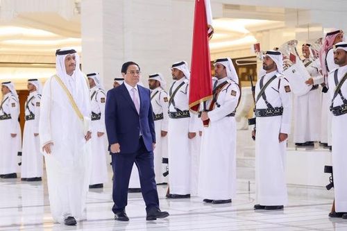 Lễ đón trọng thể Thủ tướng Phạm Minh Chính tại Hoàng Cung Qatar