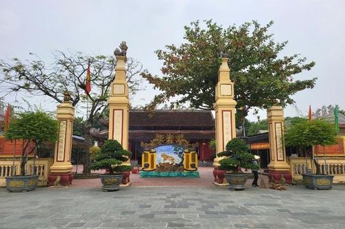 Khu di tích đền ông Hoàng Mười những ngày trước lễ hội