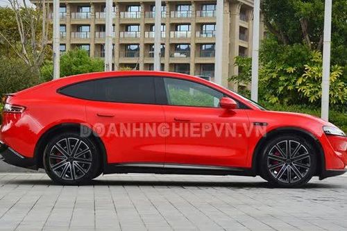 Xe hơi công suất 489 mã lực, nhiều trang bị tối tân, giá gần 880 triệu đồng, khách hàng thi nhau 'chốt đơn'