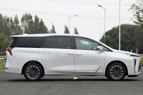 MPV hybrid nhiều trang bị tối tân hơn Toyota Alphard, giá từ 888 triệu đồng