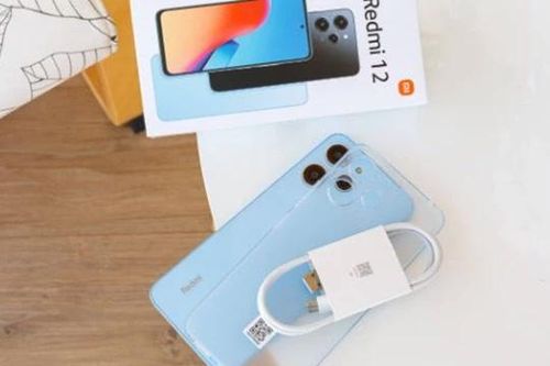 Quên iPhone 12 Pro Max đi, chiếc smartphone này có 3 mắt y hệt, giá dưới 3 triệu màn 90Hz nhanh hơn