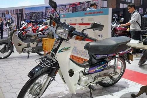 Cận cảnh Honda Super Dream nguyên bản gần 30 năm tuổi tại VMS 2024