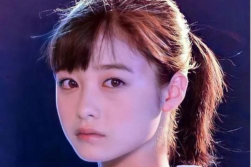 'Quốc bảo nhan sắc' ở nhà hơn 49 tỷ đồng, 14 tuổi đã khiến công ty sập web vì quá đẹp