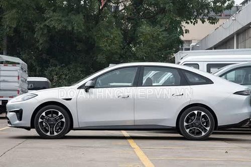 Xe sedan dài gần 4,9 mét, công suất 224 mã lực, nhiều công nghệ tiên tiến, giá ngang Hyundai Grand i10