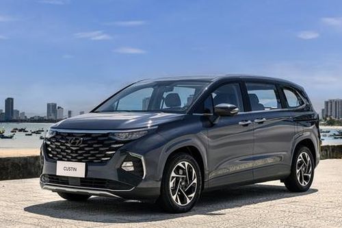 Hyundai Custin được đại lý giảm giá mạnh