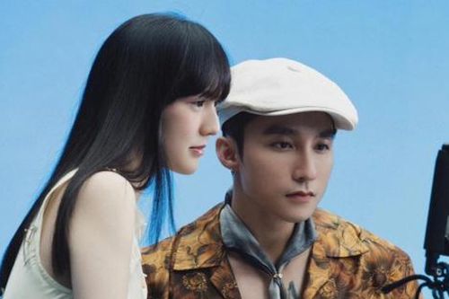 Sơn Tùng và Hải Tú gây sốt mạng vì đoạn trò chuyện