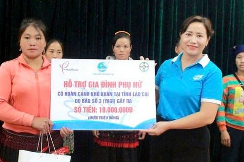 Báo Phụ nữ Việt Nam cùng Công ty Bayer Việt Nam hỗ trợ các gia đình bị thiệt hại do thiên tai tại Lào Cai