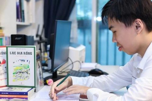 'Tiểu thuyết gia nhỏ tuổi nhất Việt Nam' ra mắt tác phẩm mới dài 5 tập