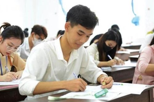 Nhiều sinh viên 'lỡ hẹn' tốt nghiệp vì chuẩn đầu ra ngoại ngữ