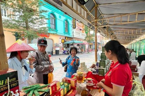 Chùm ảnh: Sôi động sản phẩm OCOP vùng miền tại triển lãm VIETNAM OCOPEX