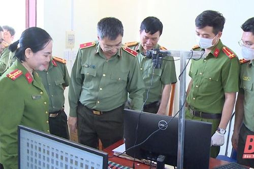 Giám đốc Công an tỉnh kiểm tra tiến độ số hóa hồ sơ, tài liệu nghiệp vụ lưu trữ