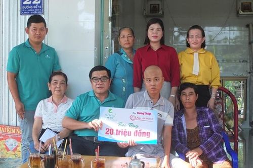 Công ty TNHH Cỏ May Sa Đéc hỗ trợ cháu Phạm Văn Nu Em mắc bệnh hiểm nghèo