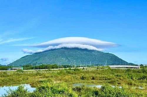 Ngắm mây đĩa bay khổng lồ vắt ngang 'nóc nhà' Đồng Nai