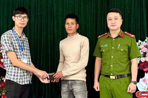 Trao trả tài sản bị mất cho công dân