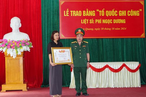 Trao Bằng Tổ quốc ghi công cho gia đình Liệt sĩ Phí Ngọc Dương