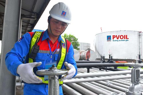 Giá xăng dầu giảm mạnh, lãi ròng quý 3/2024 của PV OIL lùi sâu