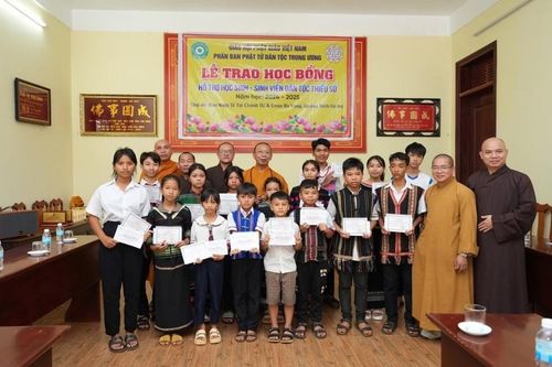 Đắk Nông: Phân ban Phật tử Dân tộc T.Ư trao 16 học bổng cho học sinh Phật tử dân tộc