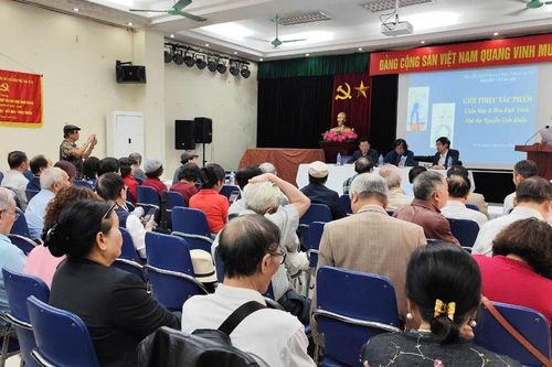 Tọa đàm về hai tập tùy văn 'Chân mây' và 'Hoa khởi trinh' của nhà thơ, PGS.TS. Nguyễn Linh Khiếu