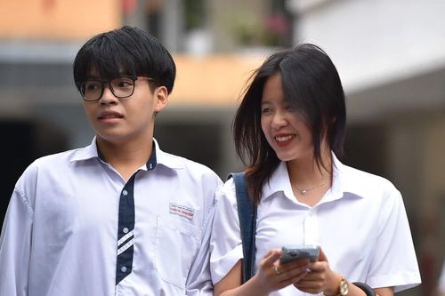 Hàng loạt địa phương tăng cường quản lý việc học sinh sử dụng điện thoại trong trường